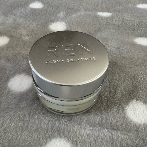 Ren Overnight Glow Dark Spot Sleeping Cream - Picture 7 of 11